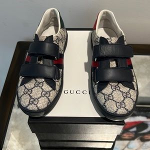 Gucci monogram, touch strap sneakers with monogram pattern round toe w/bx Sz 33